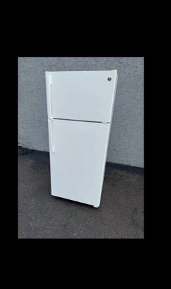 Household refrigerator fridge freezer great for garage