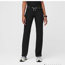 FIGS Women’s Kade Cargo Scrub Pant In Black Size Small (S)