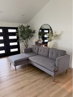 Like new west elm sectional couch , 🚚free delivery