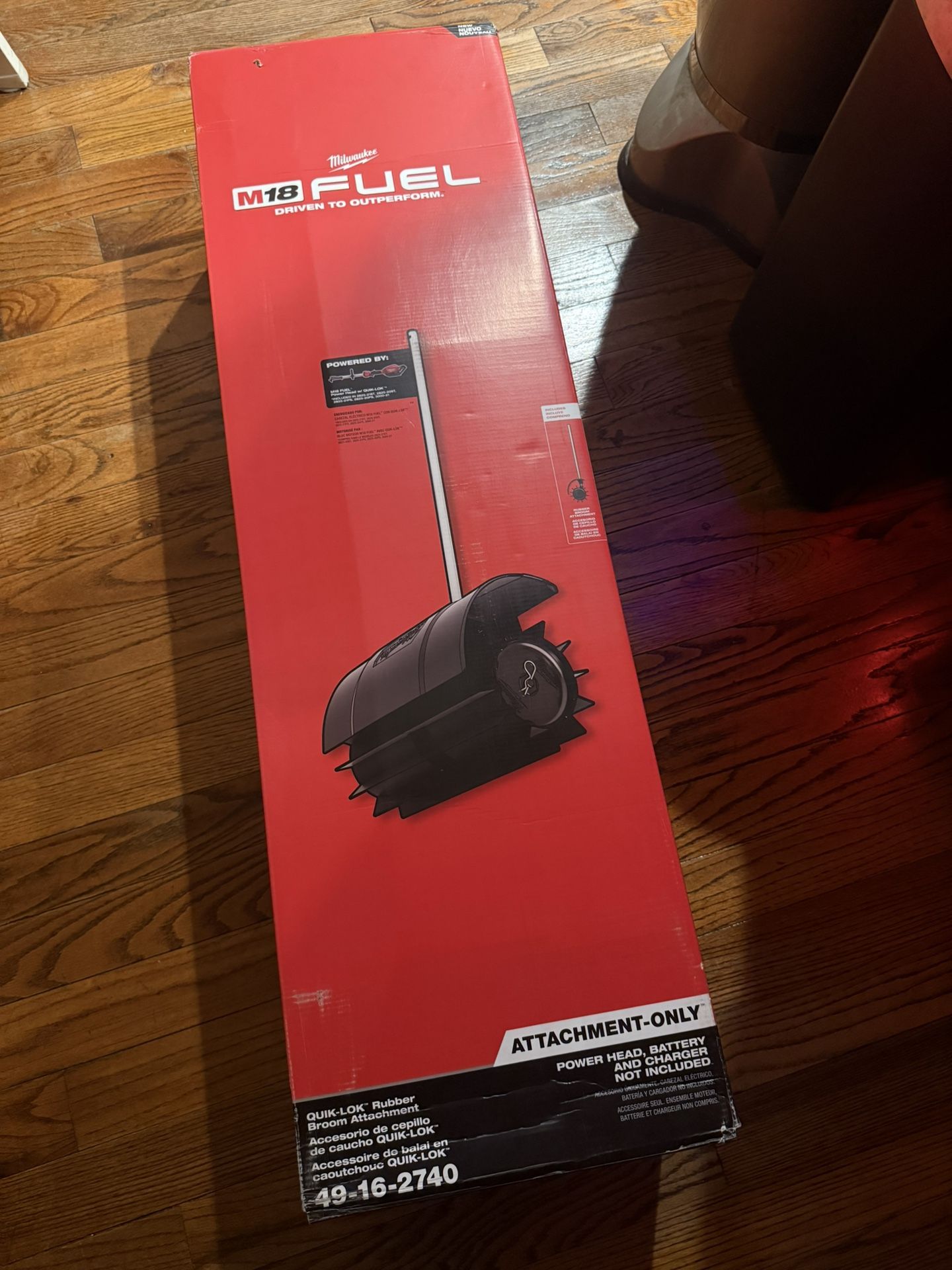 (NEW) M18 FUEL QUIK-LOK Rubber Broom Attachment