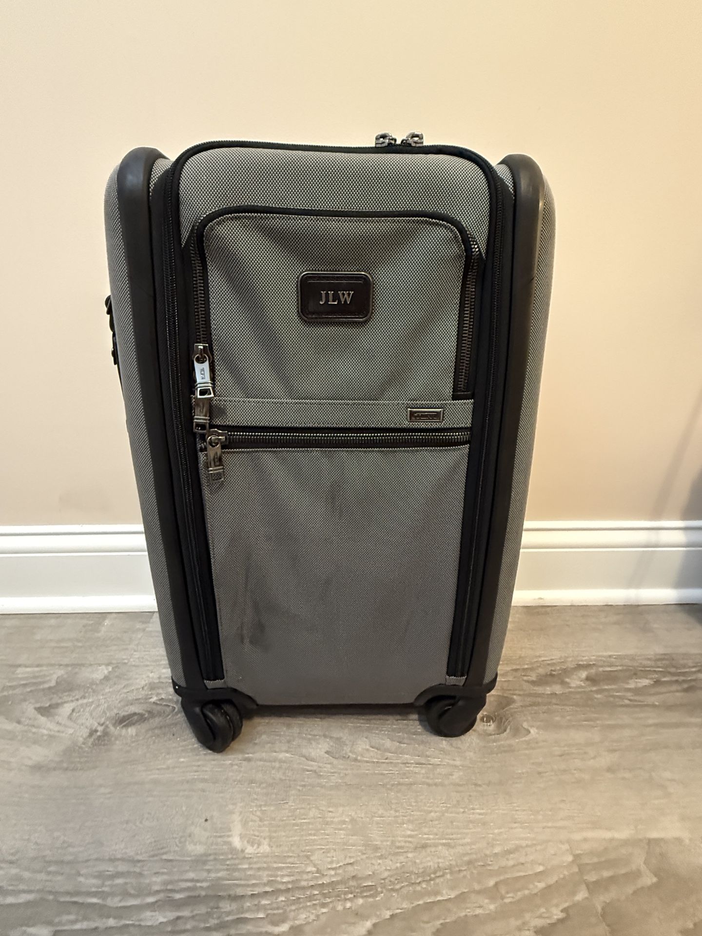Tumi Grey Expandable Wheeled Travel Luggage Bag Suitcase Carry On With Built-In USB-C Charging Port