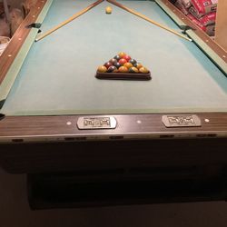 POOL TABLE