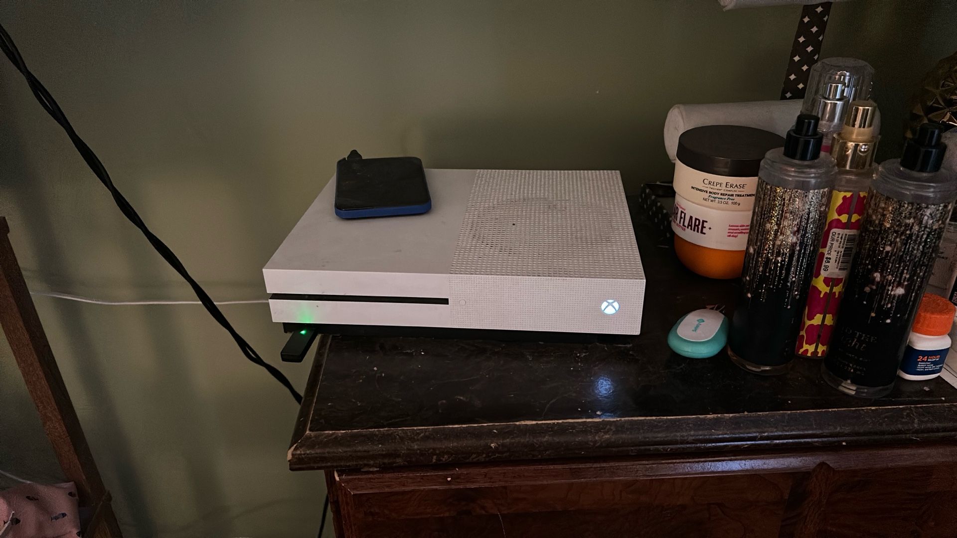 Xbox One S With Wireless Headphones And Wireless Controller