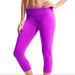 Athleta sonar capris size M (NWOT)