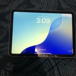 Apple iPad 10th Generation In Great Condition 