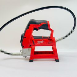 Milwaukee 2446-20 M12 Li-Ion Cordless Grease Gun (Tool Only) Pre-owned