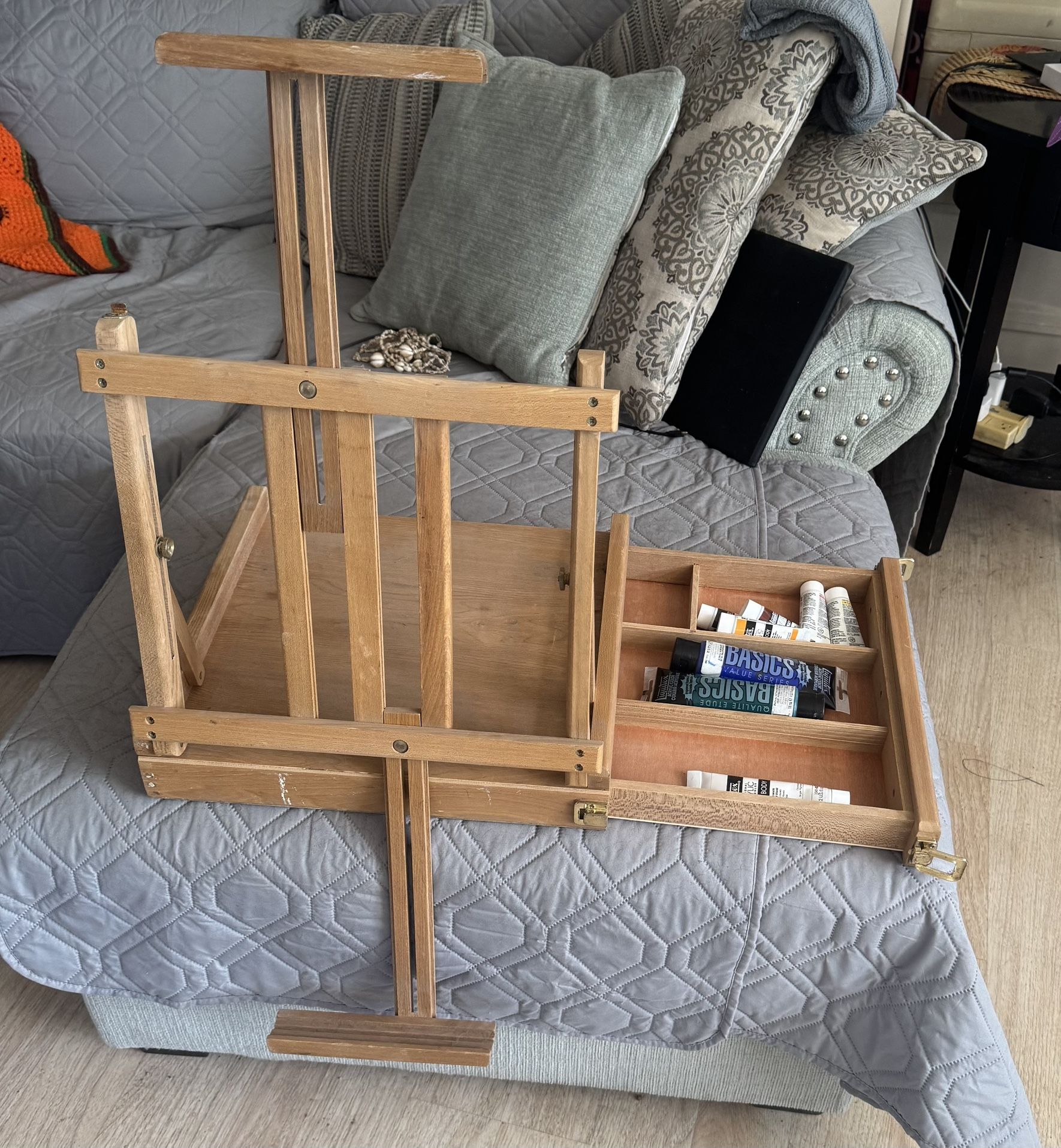 Tabletop Easel