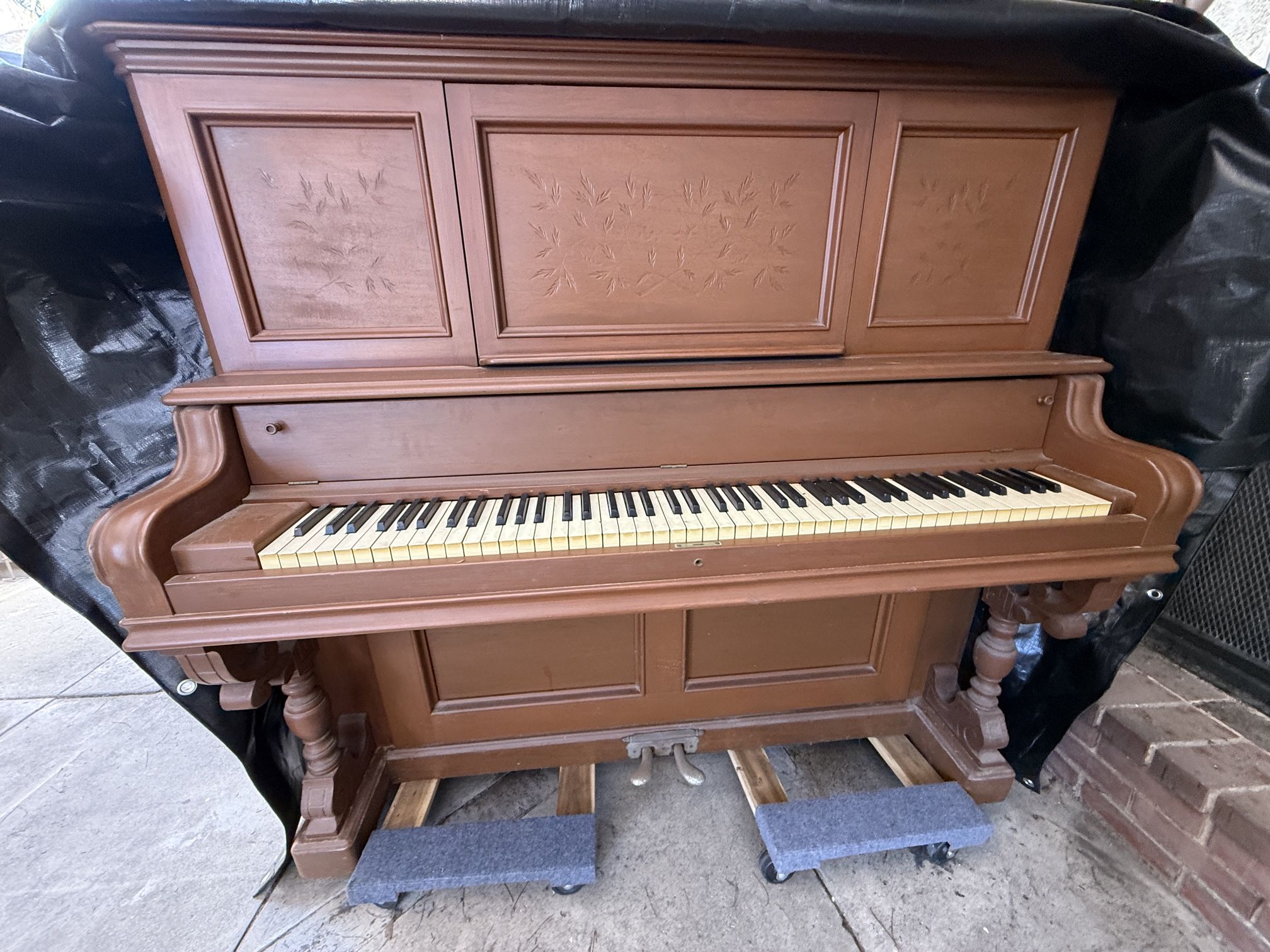 Piano Antique Upright FREE