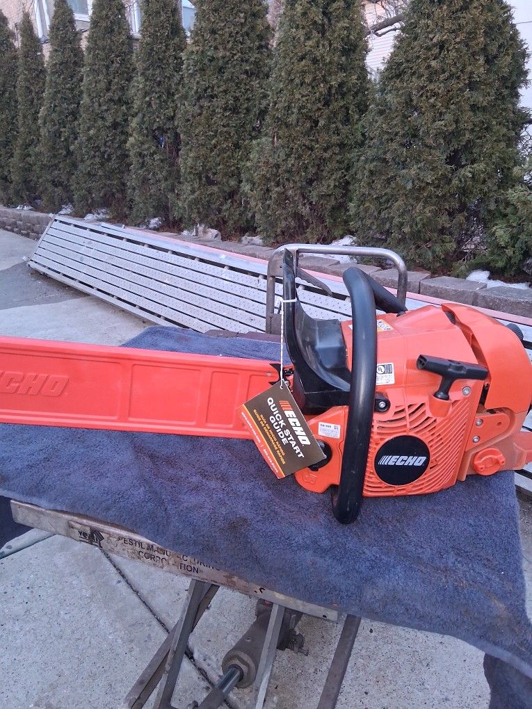 ECHO CS-590 Chain Saw