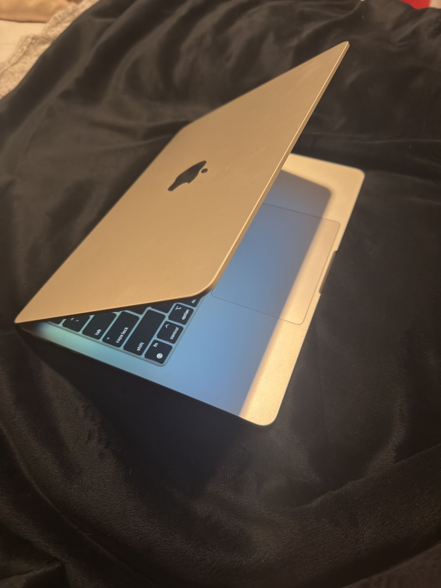 2025 MacBook Air M2 16gb 13inch Retina
