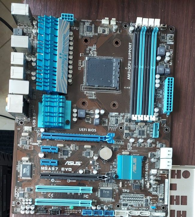 ASUS M5A97 EVO / PHENOM 945 / 8GB 10600U RAM