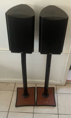 Insignia NS-82111 Bookshelf Speakers w/ Stands