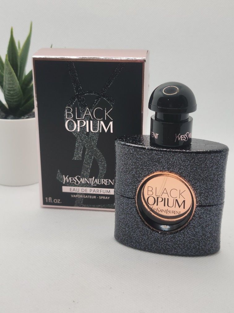 Yves Saint Laurent
Black Opium Eau de Parfum
1 fl ⭐️