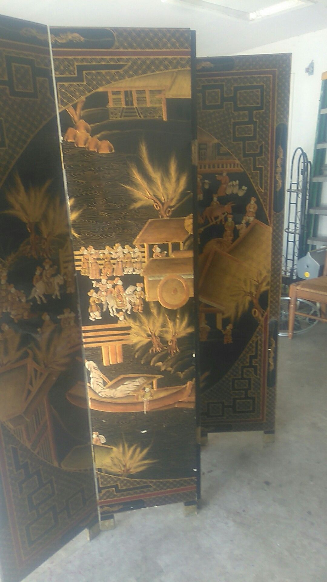 Oriental art wall divider