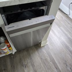 Whisper Quiet 46 dBA Dishwasher in Stainless Steel
$728.10
DW50T6060US/AA