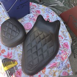 Wide tripper solo and passenger seat mustang seat Harley Davidson Blackline 2011-2013