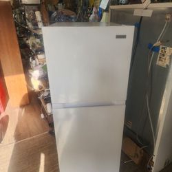  Refrigerator 59x24x24 