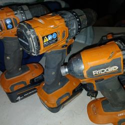 3 Drill , 2 Batery and a cordon Charger