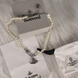 Vivienne Westwood Lucrece pearl necklace in Silver