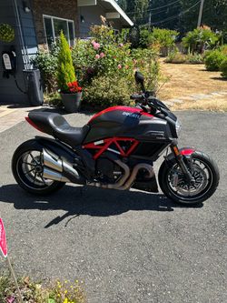 2015 Ducati Diavel Carbon  low low miles like new only 745 miles