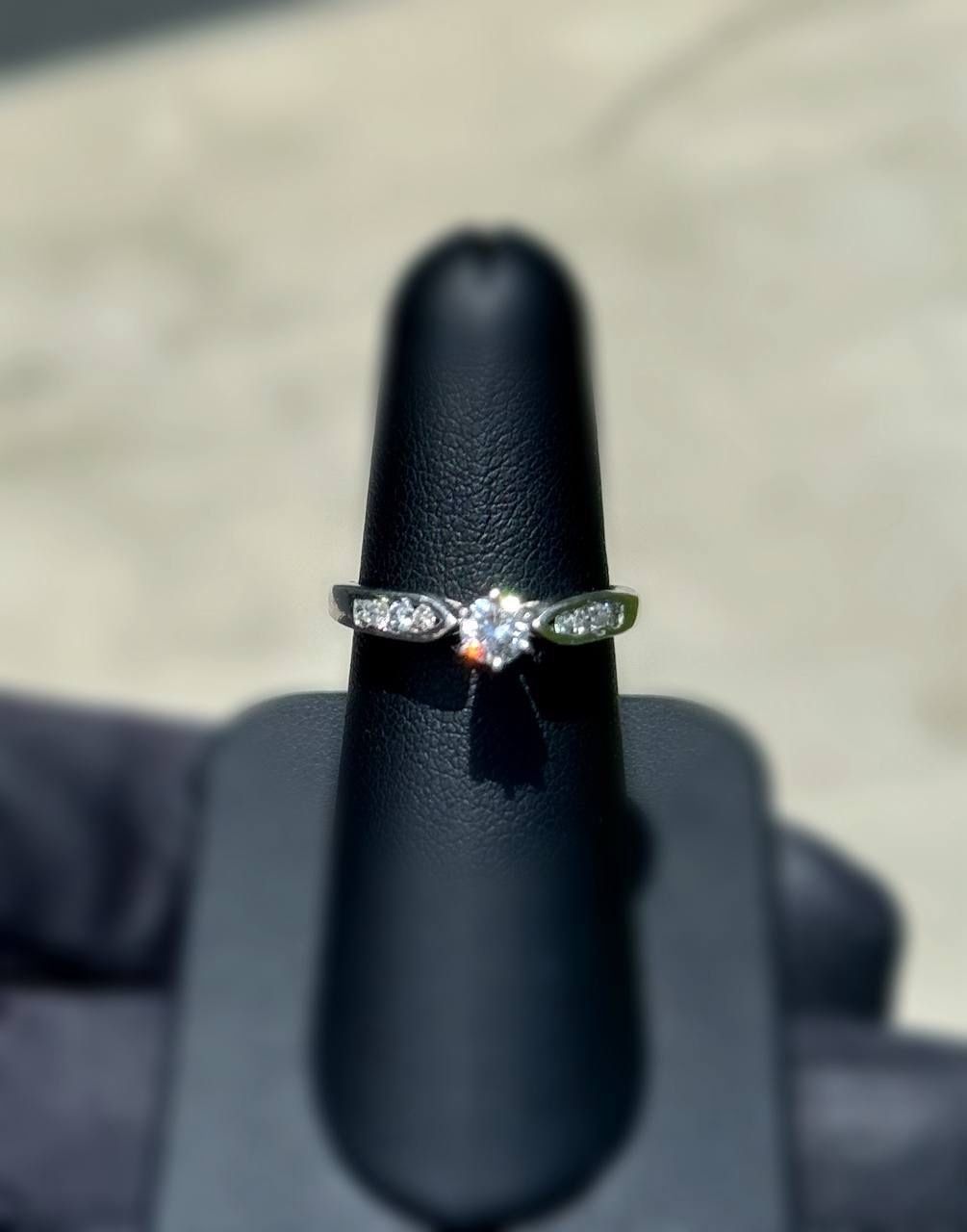 950PT platinum 1.00CTW Natural Diamond Engagement ring sz 7.00