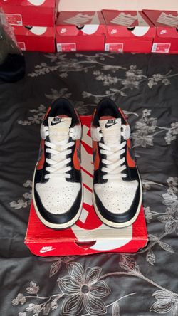 Retro Low “Vintage Coral” Dunks. [M10.0]
