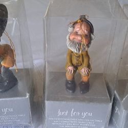 Los 3 Por  $10    Or $5 Each