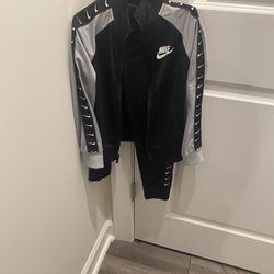 Nike sweatsuit