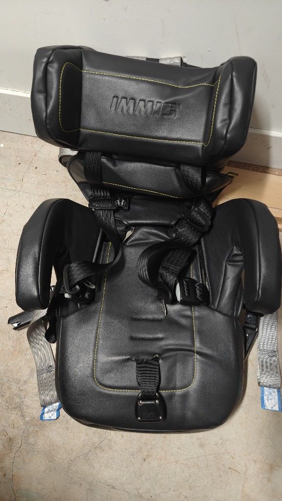 Immi Go Booster Seat