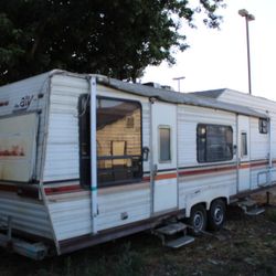 1984 Fifth Wheel Trailer Might Be A 32"