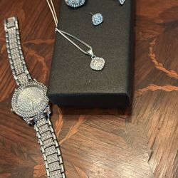 Beautiful costume, jewelry assortment