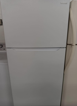 Insignia Top Freezer Fridge – White, clean 30-in class