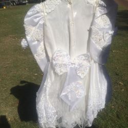 Size eight flower girl dress real nice