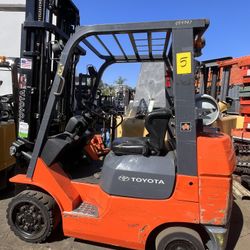 FORKLIFT