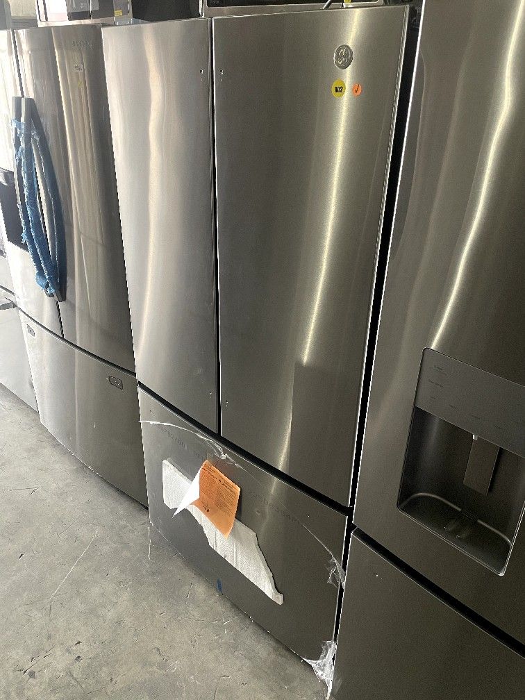 GE 36” 27.0 cu. ft. French Door Refrigerator in Stainless STEEL $1000