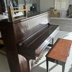Steinway Upright piano 1098