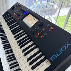 Yamaha MODX6 Synthesizer 61 Key
