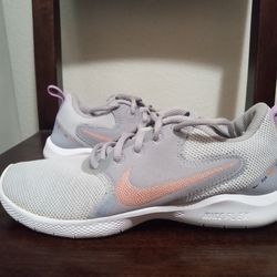 Like new Nike Flex size 6.5 Women $30