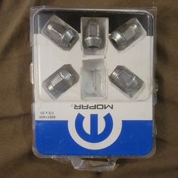 Wheel Locks. Missing 1 Piece
