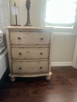 Small dresser/ bedside table— scripps Ranch area