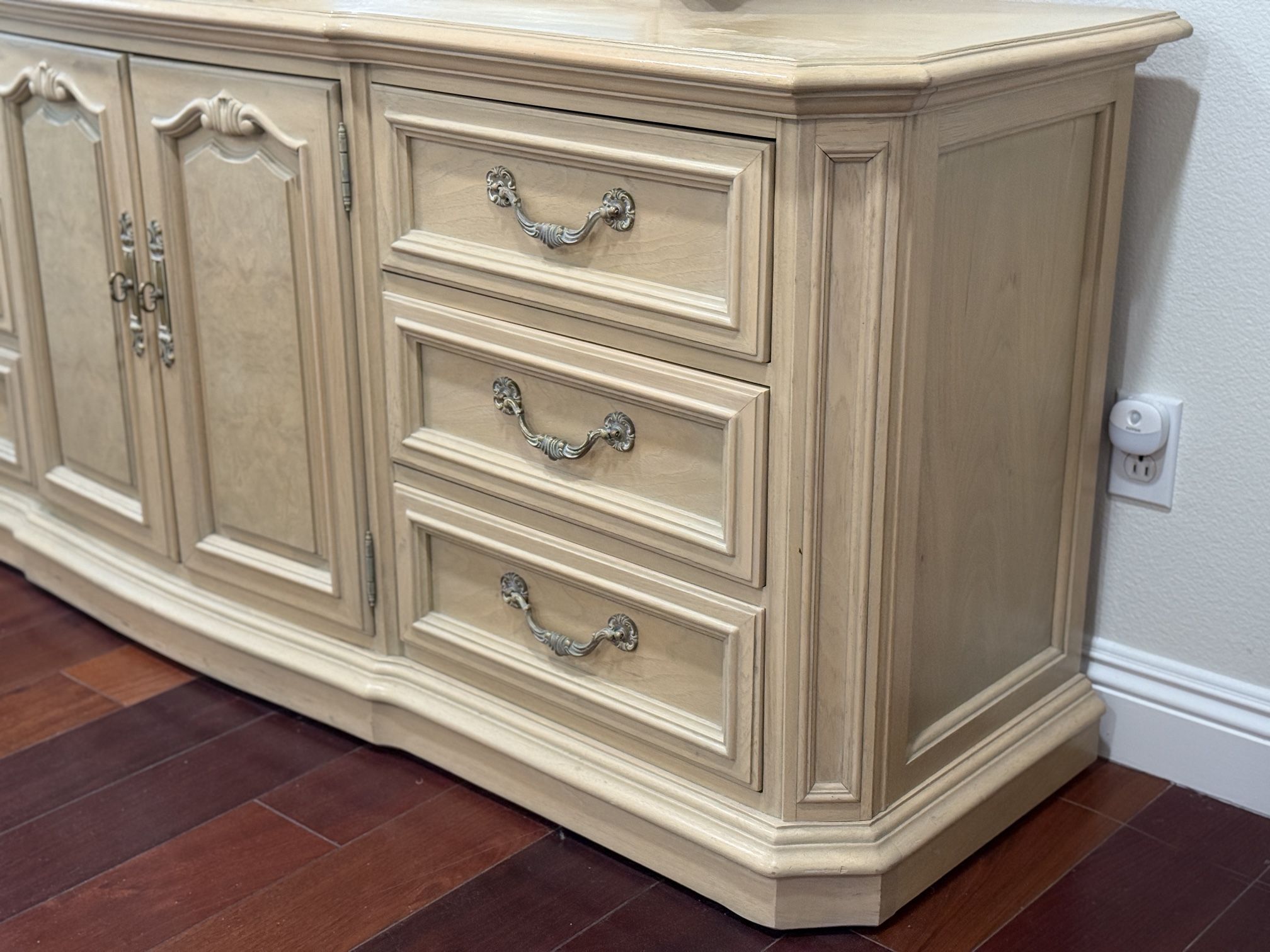 Thomasville Hardwood Bedroom Set