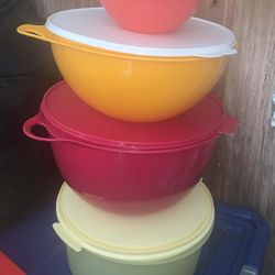 Tupperware set of 4 (Selling together/Vendo Todo Junto)