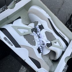 Jordan 4 Military Black Size 9.5