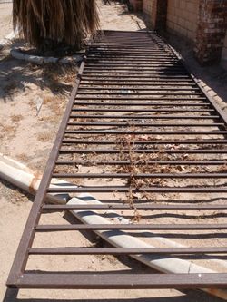 Steal gate