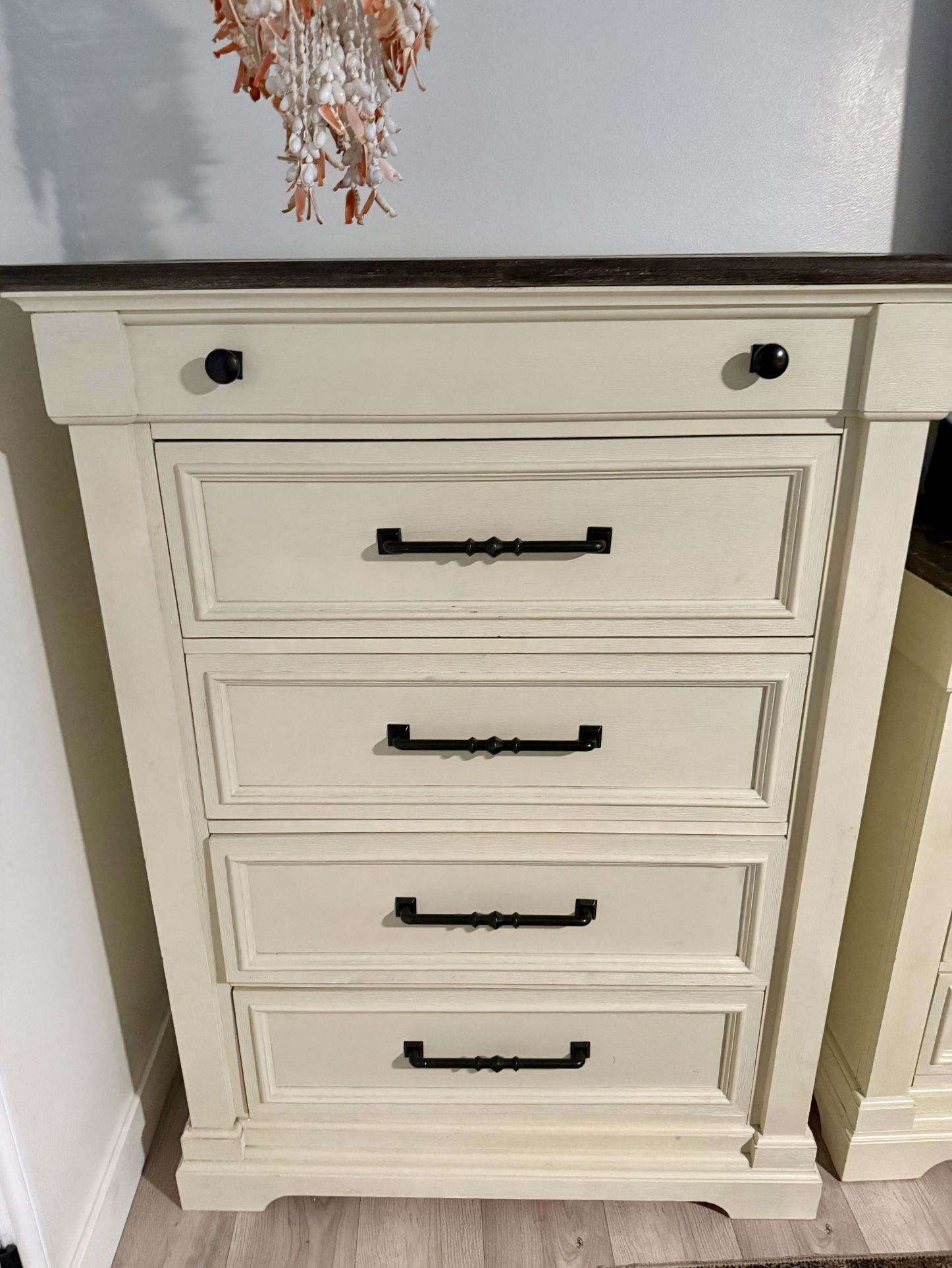 Dresser - 4 Drawer W/ Top Vanity