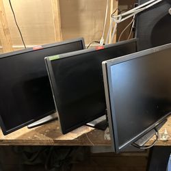 (3) Dell 24in monitors 