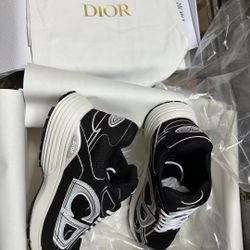 White and Black, Dior B30, 10.5