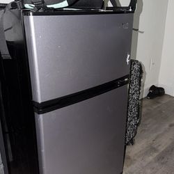Mini fridge