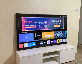 Free Delivery 🚚 Like New LG Smart Tv 4k UHD 70"