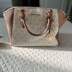 ***Great Condition*** Michael Kors Bag